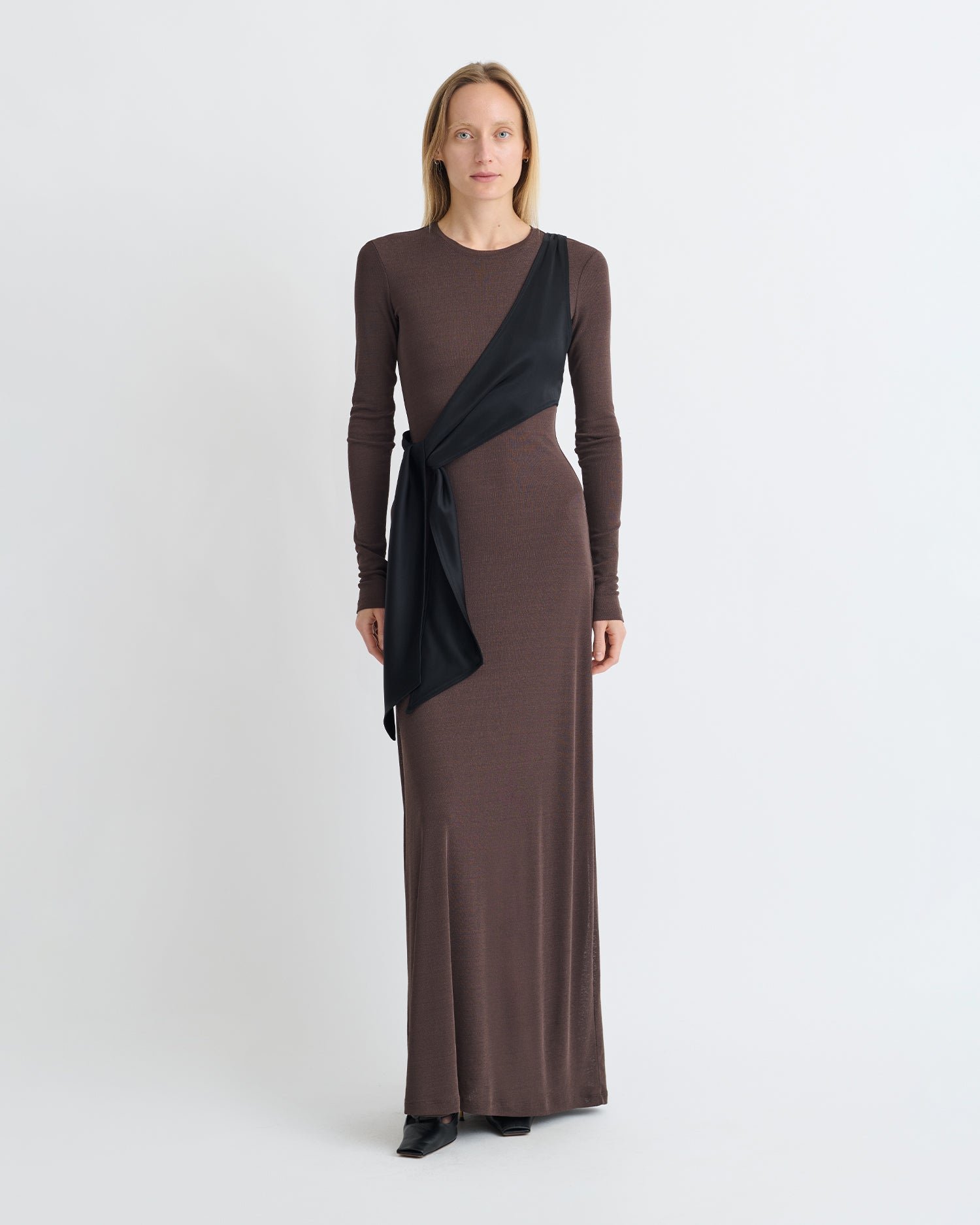 NW25FWDR21377_YURA_DARK_OAK_BLACK_MESH_JERSEY_SLIP_SATIN_01.jpg