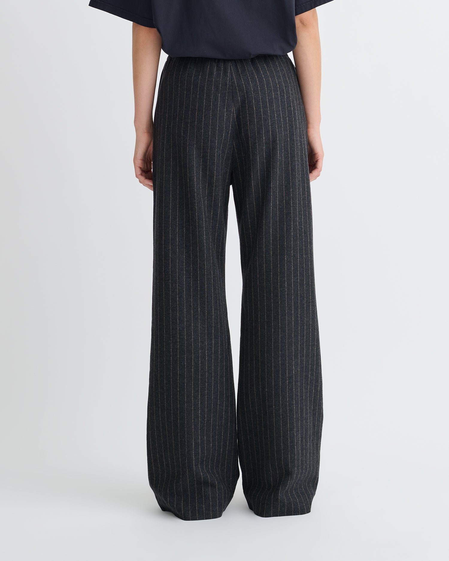 NW25FWPA24699_ARVENN_BLACK_GREY_PINSTRIPE_WOOL_04.jpg