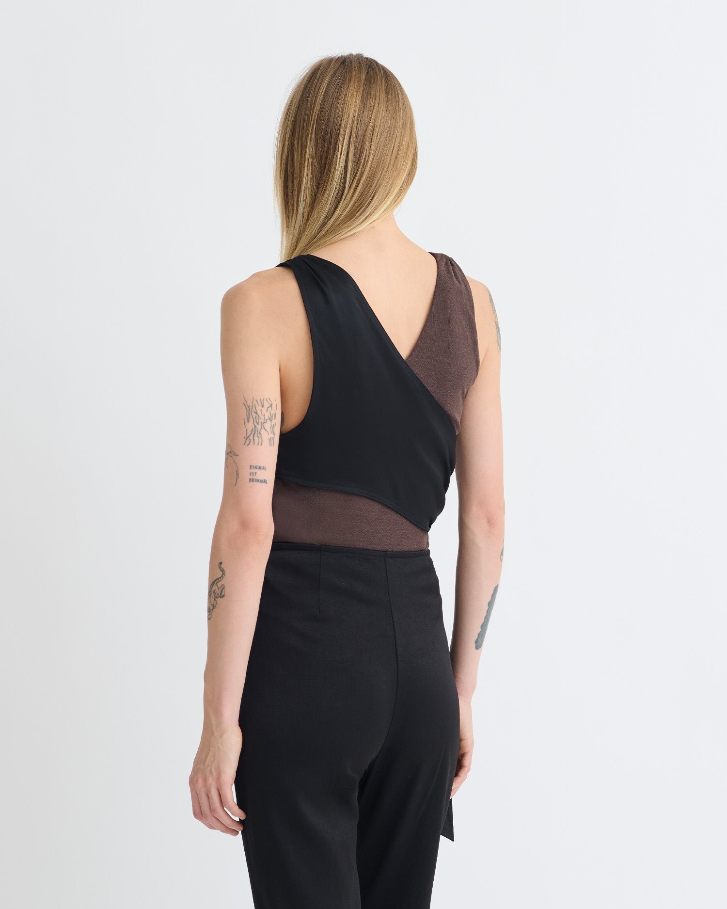 NW25FWTP20877_NECA_DARK_OAK_BLACK_MESH_JERSEY_SLIP_SATIN_04.jpg
