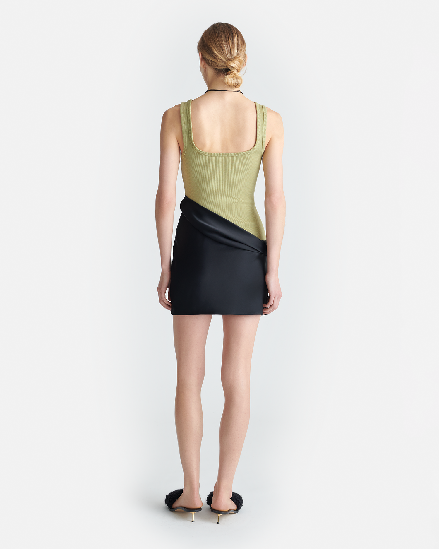 NW25SSDR20899MARIJN_BLACK-OLIVEGREEN_SLIPSATIN-RIBJERSEY-2.png